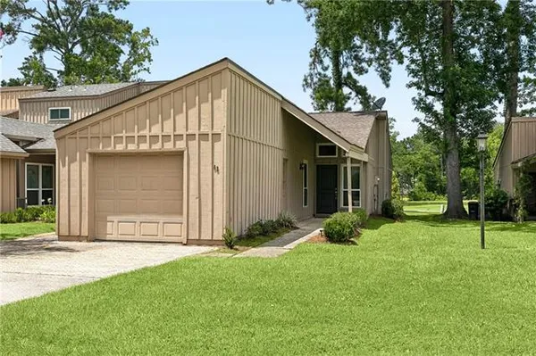 $329,500 | 62 North Court Villa Drive, Unit 62, Mandeville, LA 70471