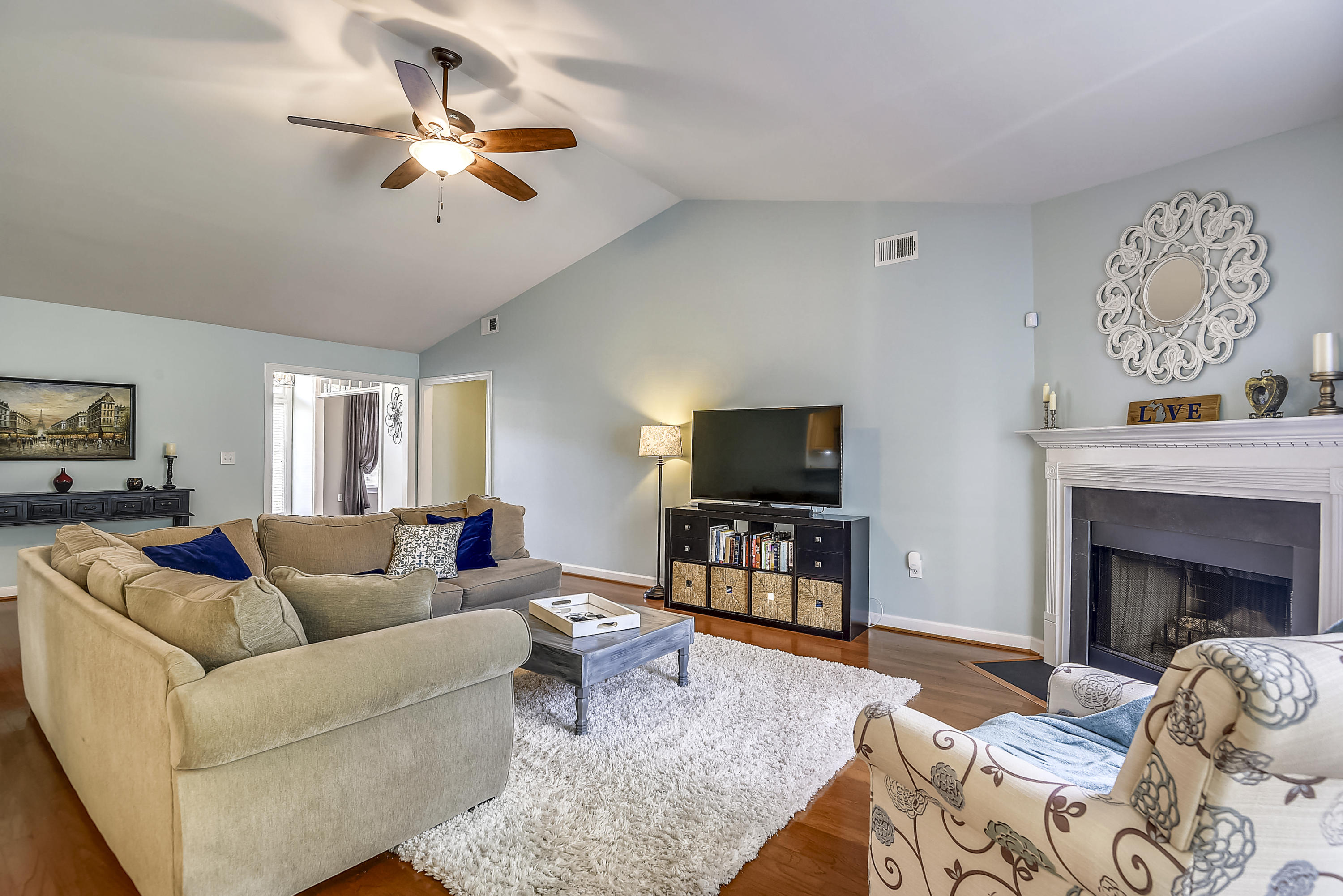 9436 Harroway Road Summerville, SC 29485 - Photo 8 of 41 Main Level-Living Room-DSC4860