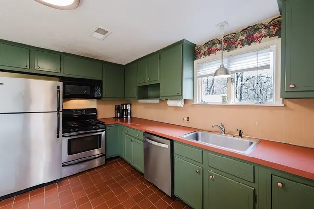 $979,500 | 702 Blue Hill Avenue, Milton, MA 02186