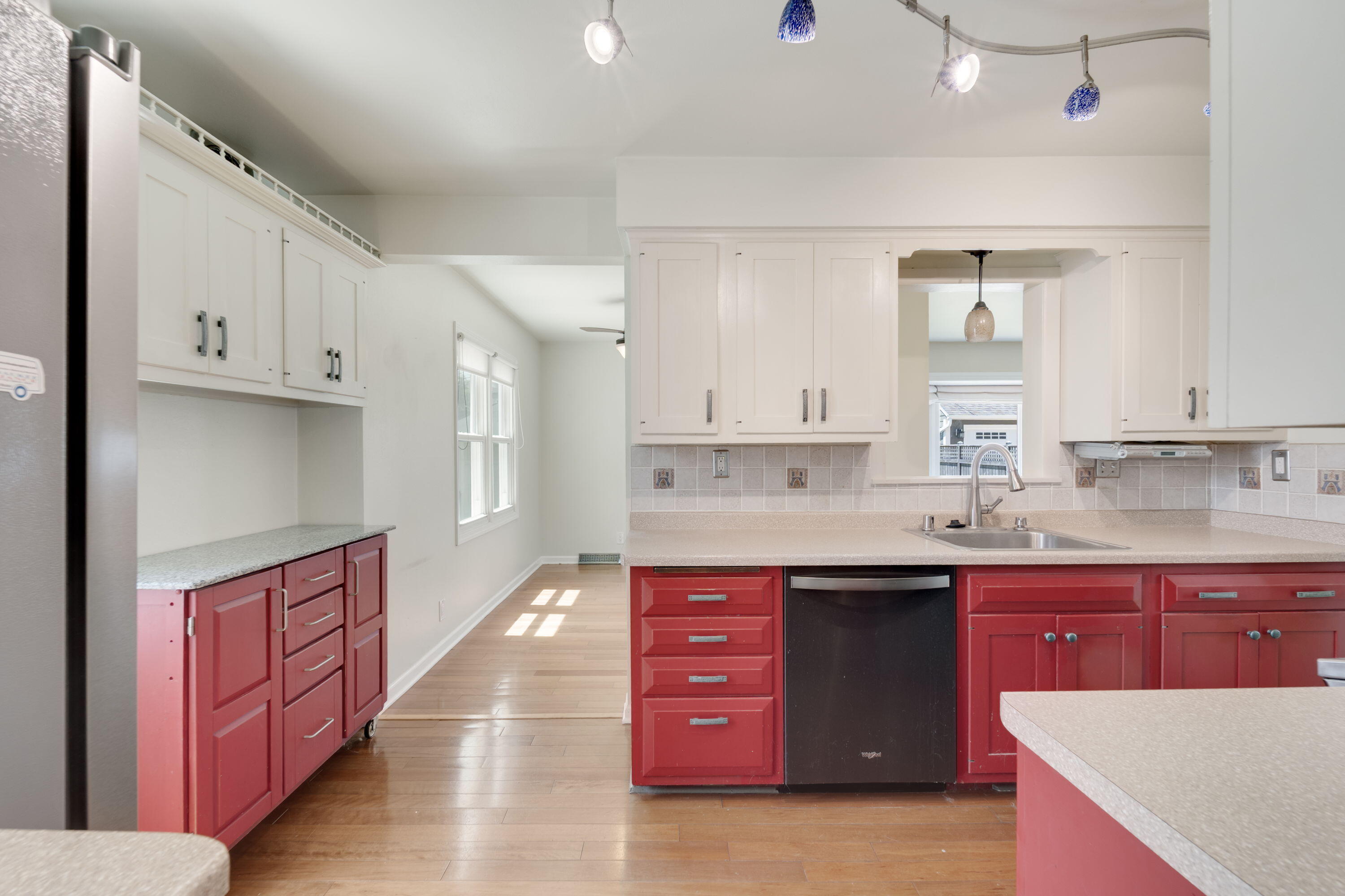 5639 North Bay Ridge Avenue Whitefish Bay, WI 53217 - Photo 6 of 17 Kitchen