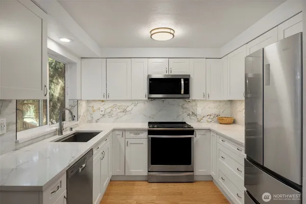 $329,000 | 4231 Northeast 5th Street, Unit B203, Renton, WA 98059