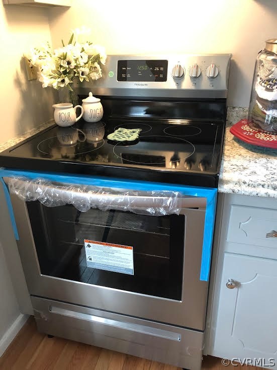 5012 Wilconna Road Chesterfield, VA 23832 - Photo 8 of 14 a stove top oven sitting inside of a kitchen