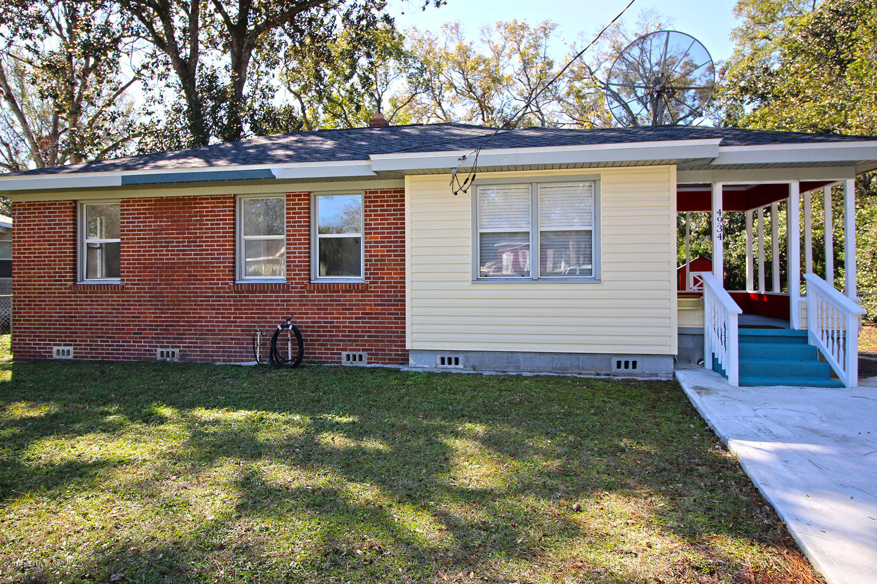 4934 Dundee Road Jacksonville, FL 32210 - Photo 2 of 15 a backyard of a house with lots of green space