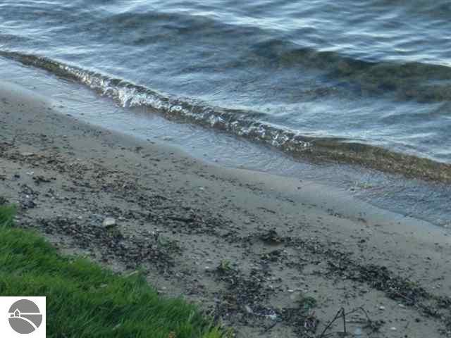 8580 Skegemog Point Road Williamsburg, MI 49690 - Photo 3 of 25 1733973-2.JPG