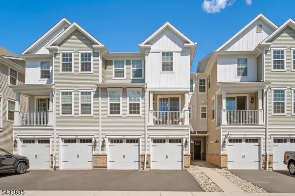 $670,000 | 215 Park Lane, Dunellen, NJ 08812