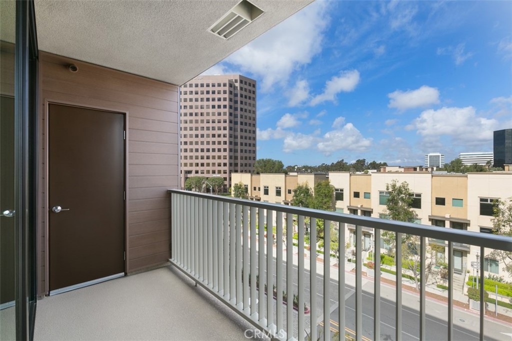 1407 Rivington Irvine, CA 92612 - Photo 11 of 34 Exterior Balcony