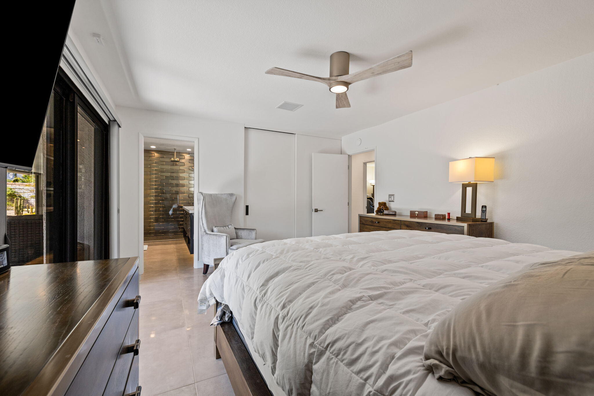 2777 East San Juan Road Palm Springs, CA 92262 - Photo 16 of 31 a spacious bedroom with a bed and a chandelier