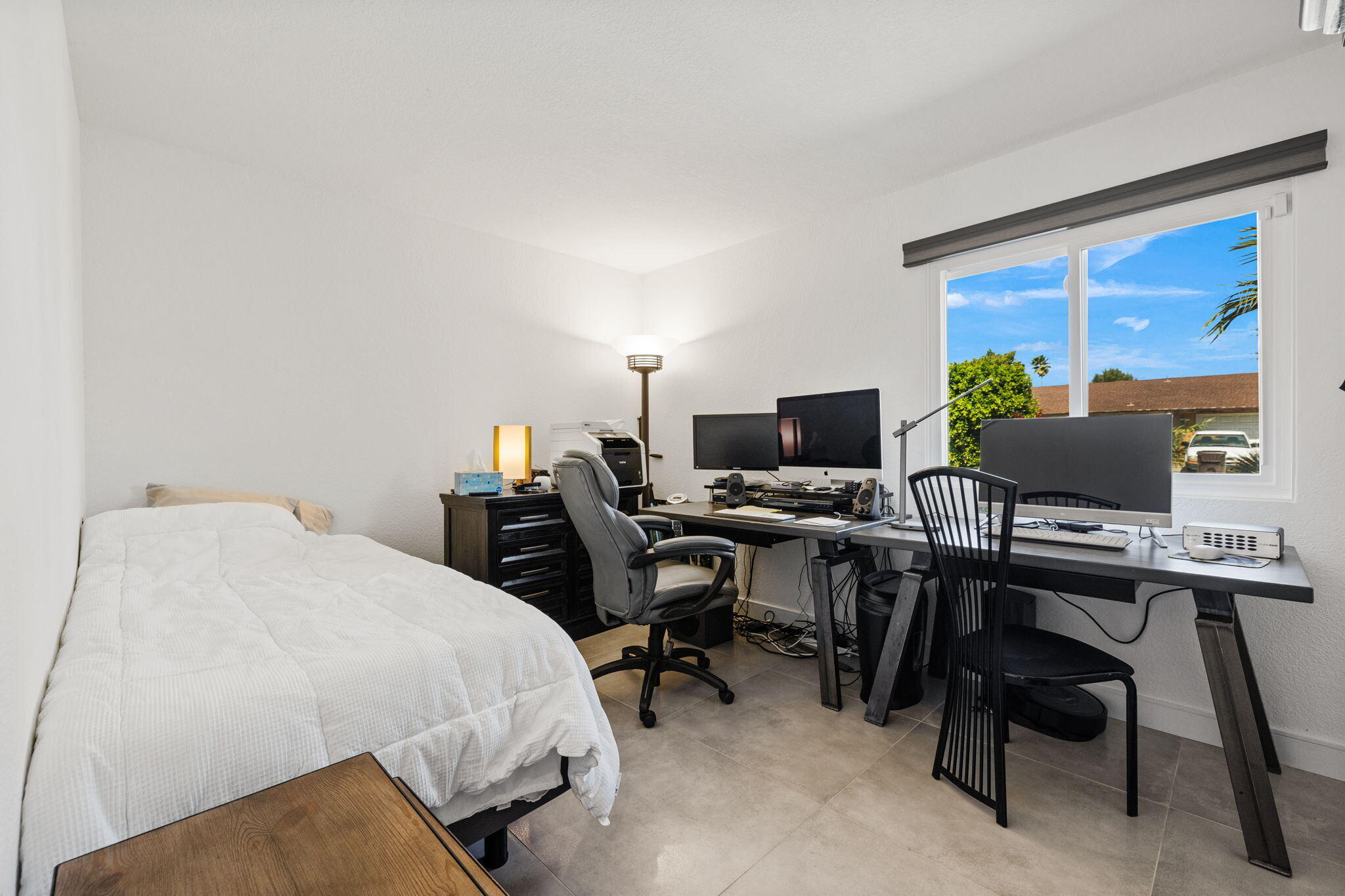 2777 East San Juan Road Palm Springs, CA 92262 - Photo 21 of 31 a bedroom with a workspace