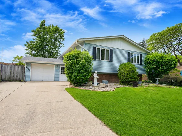 $304,900 | 9502 Forrest Drive, Highland, IN 46322