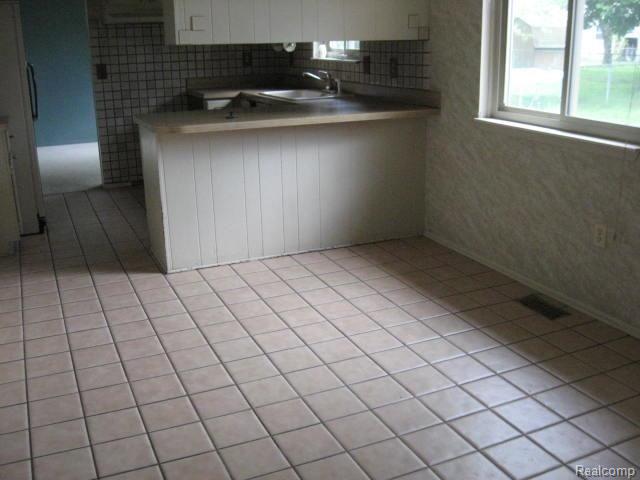 8629 Mannington Road Canton, MI 48187 - Photo 10 of 20 MANNINGTON-BREAKFAST NOOK