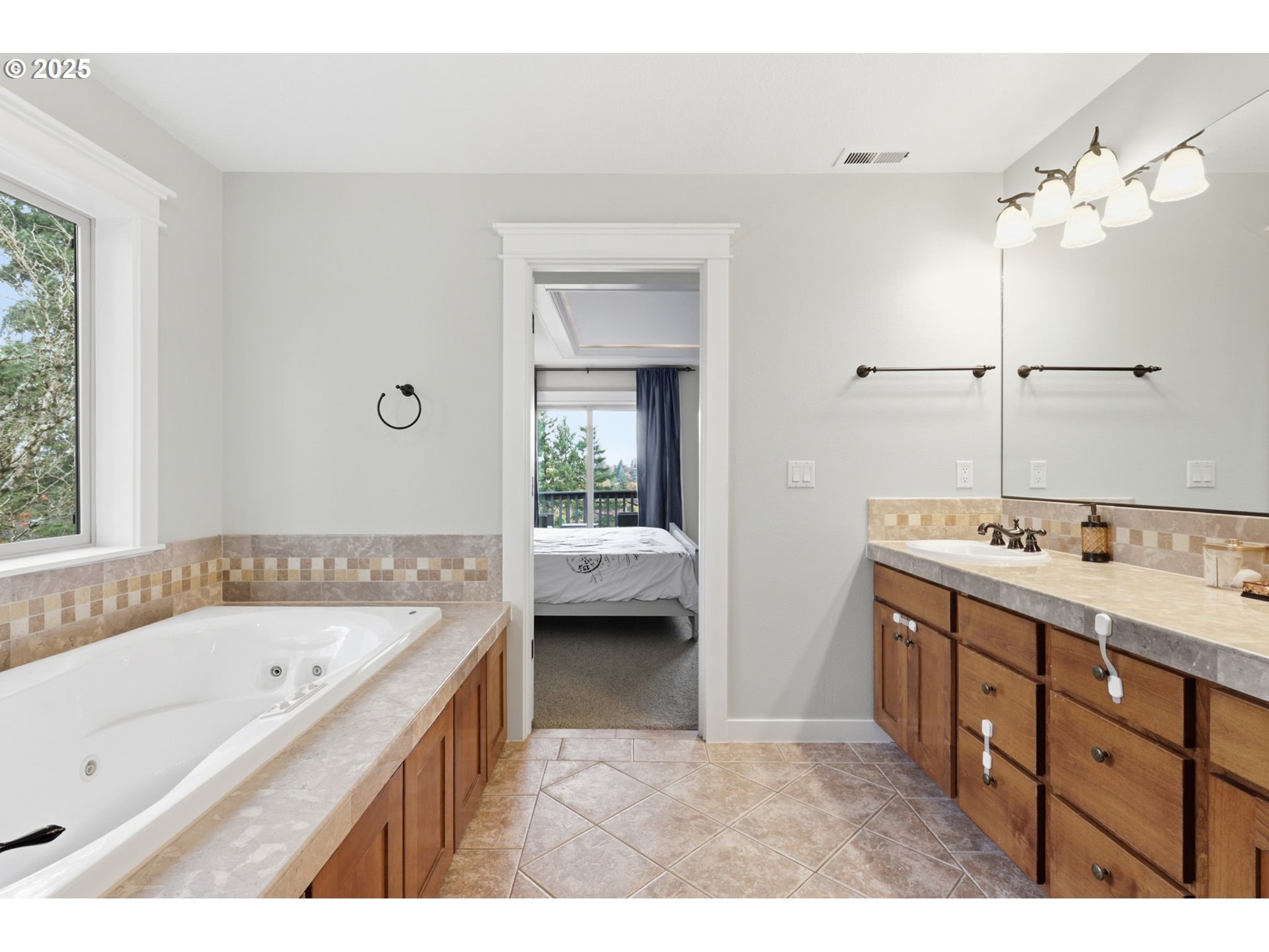 937 Southwest Florence Court Gresham, OR 97080 - Photo 22 of 47 a bathroom with a tub sink and mirror