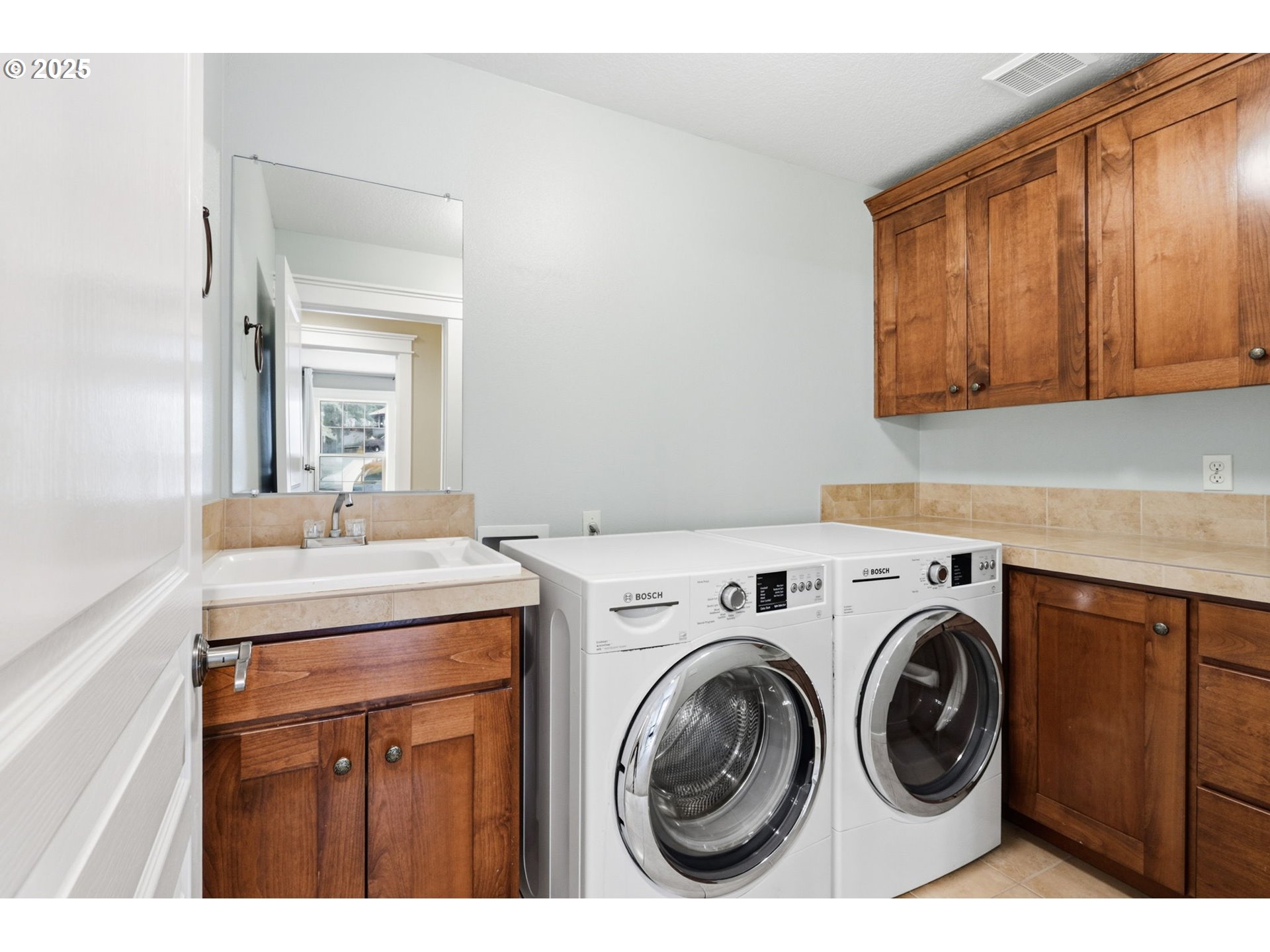 937 Southwest Florence Court Gresham, OR 97080 - Photo 31 of 47 a utility room with dryer and washer