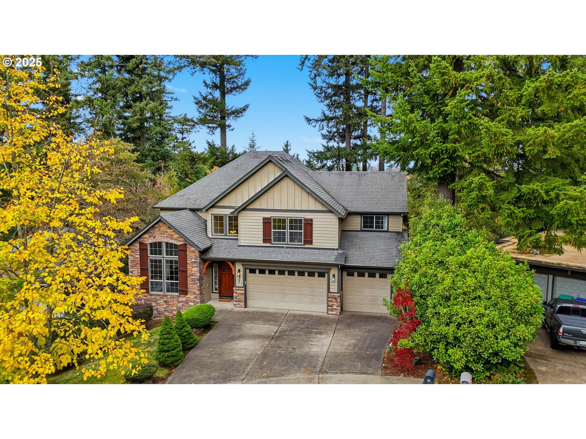 937 Southwest Florence Court Gresham, OR 97080 - Photo 41 of 47 a house view with a garden space