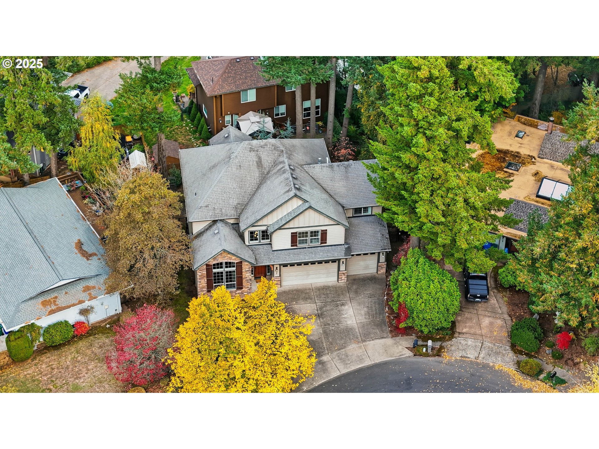 937 Southwest Florence Court Gresham, OR 97080 - Photo 43 of 47 a view of a house with a garden