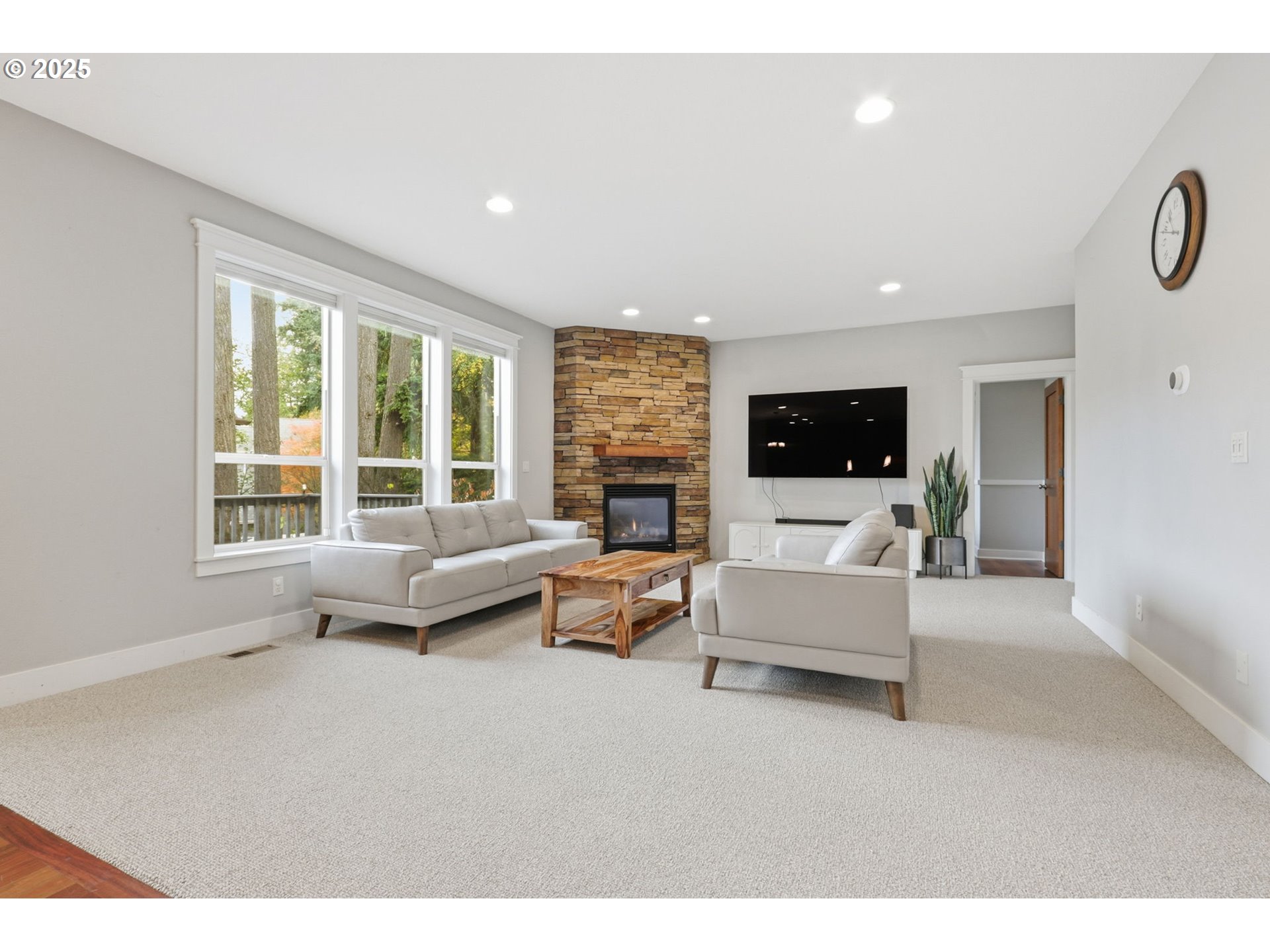 937 Southwest Florence Court Gresham, OR 97080 - Photo 9 of 47 a living room with furniture and a flat screen tv