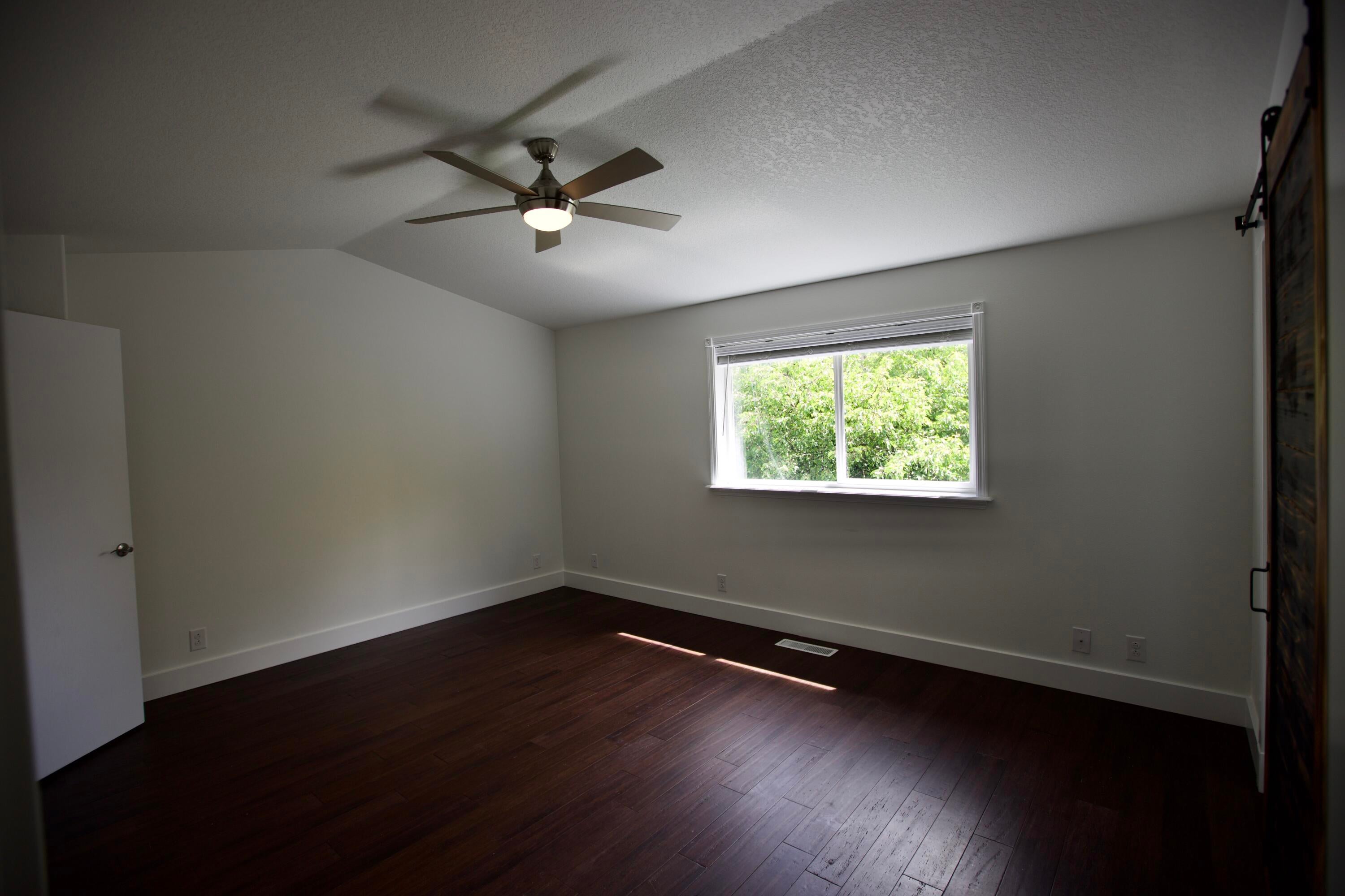 3608 Southwest Volcano Court Redmond, OR 97756 - Photo 22 of 47 Main Bedroom