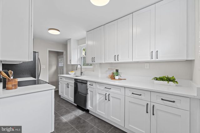 $850,000 | 3133 King Street, Alexandria, VA 22302