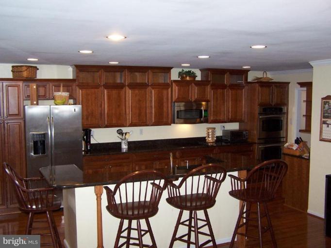 8305 Crown Court Road Alexandria, VA 22308 - Photo 6 of 25 Kitchen