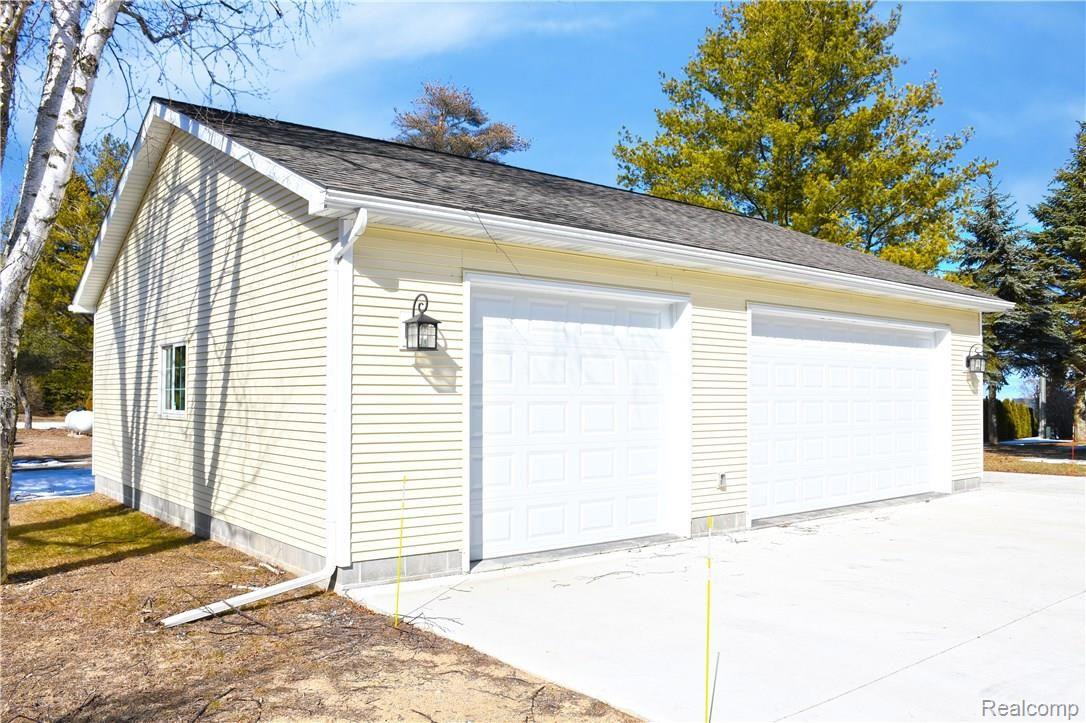 3680 Lakeshore Road Deckerville, MI 48427 - Photo 3 of 46 GARAGE.jpg