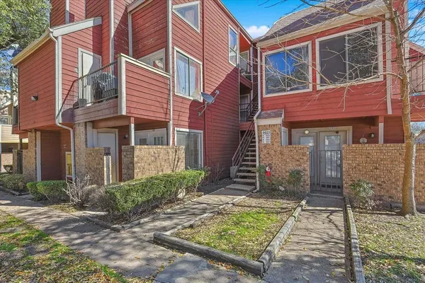 $1,000 | 9821 Walnut Street, Unit 101, Dallas, TX 75243