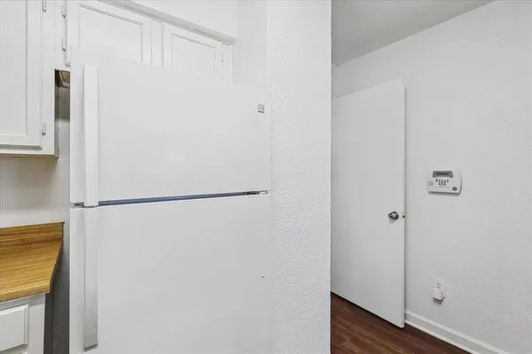 $1,000 | 9821 Walnut Street, Unit 101, Dallas, TX 75243