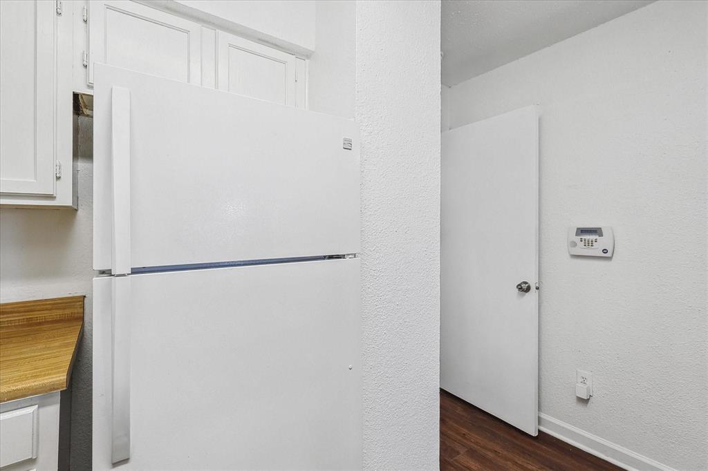 9821 Walnut Street, Unit 101 Dallas, TX 75243 - Photo 11 of 17 a view of bathroom with a shower