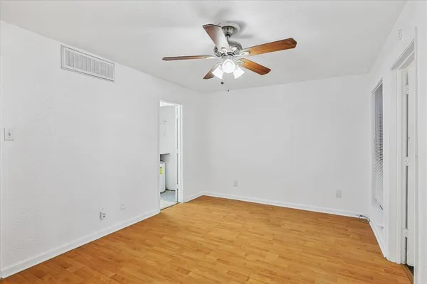 $1,000 | 9821 Walnut Street, Unit 101, Dallas, TX 75243