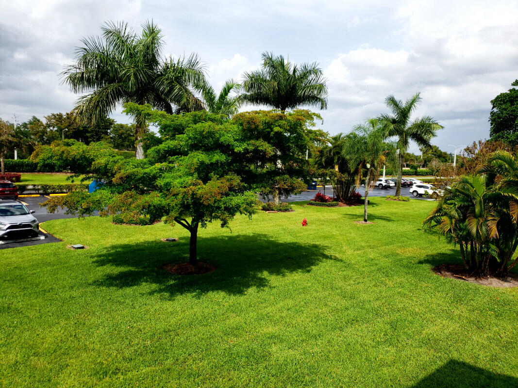225 Suffolk F Boca Raton, FL 33434 - Photo 4 of 24 frontviewwithparkingspotjpg - Copy