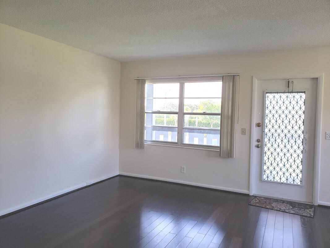 225 Suffolk F Boca Raton, FL 33434 - Photo 10 of 24 livrmjpg - Copy