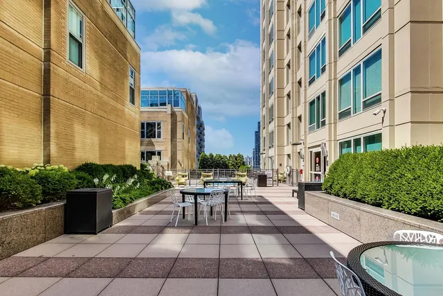 $2,499 | 33 West Ontario Street, Unit 46C, Chicago, IL 60654