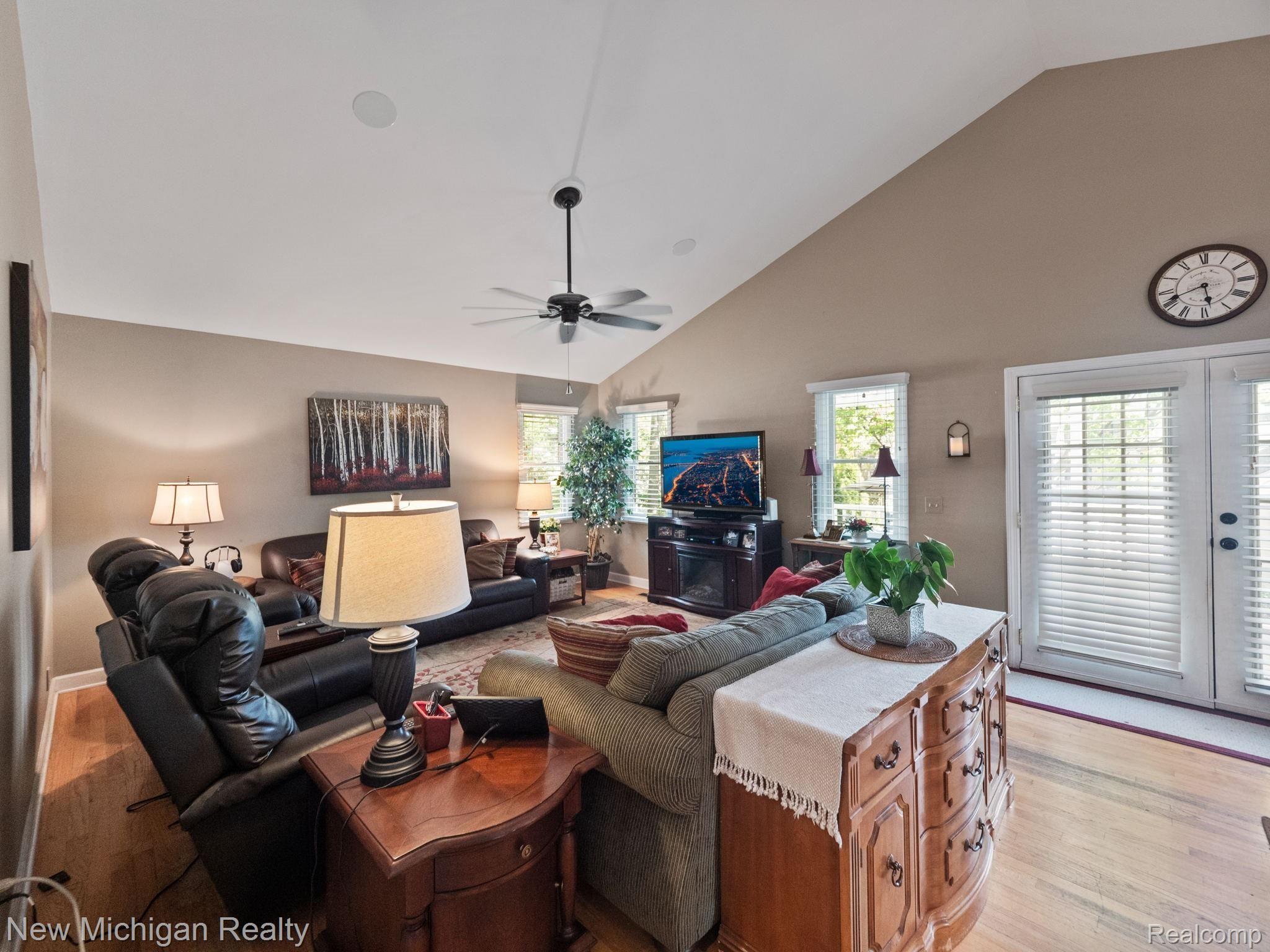 163 Ferndale Avenue Rochester, MI 48307 - Photo 26 of 41 27.jpg