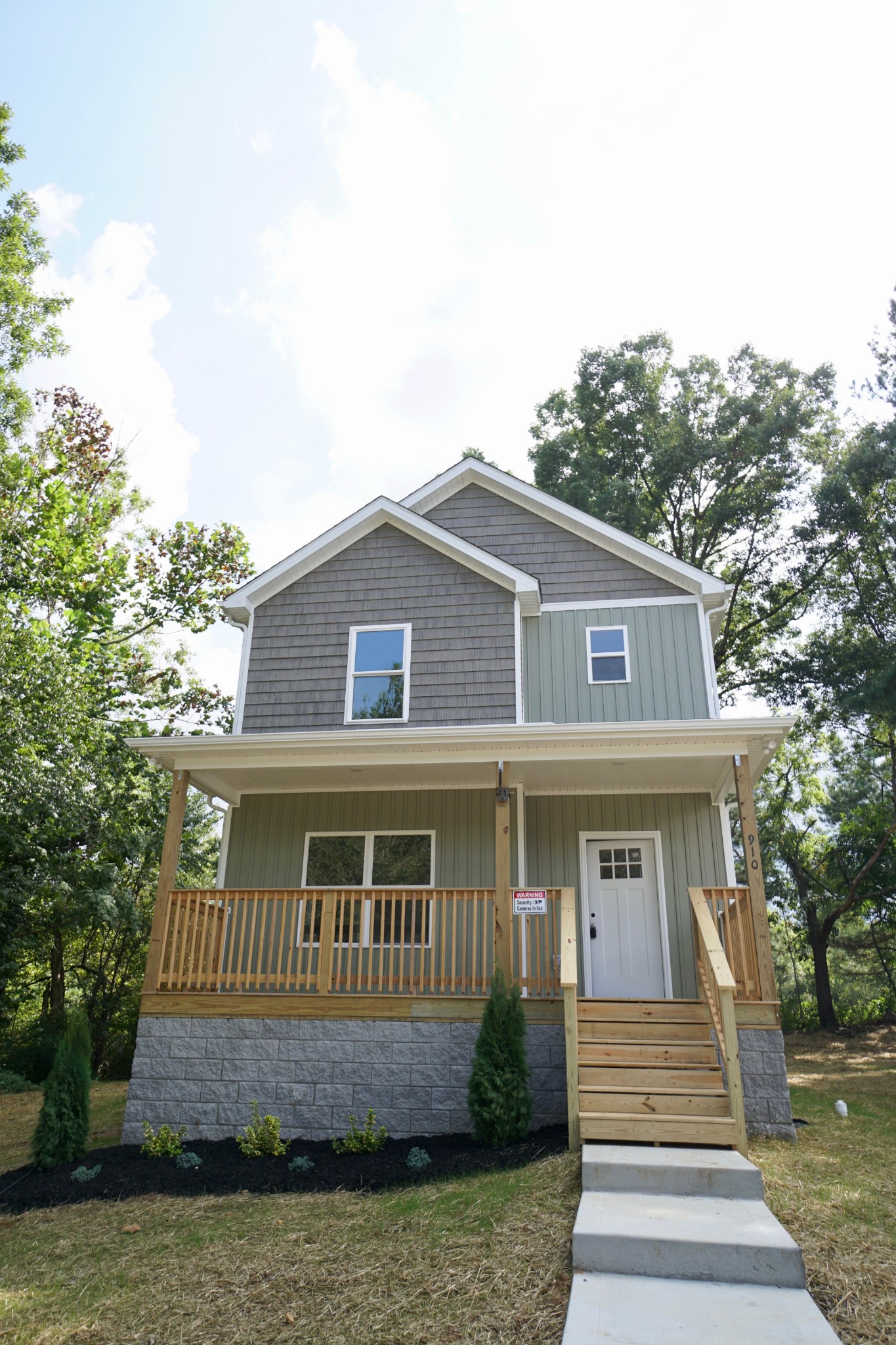 910 19th Avenue West Springfield, TN 37172 - Photo 1 of 13 Gallery Image 1