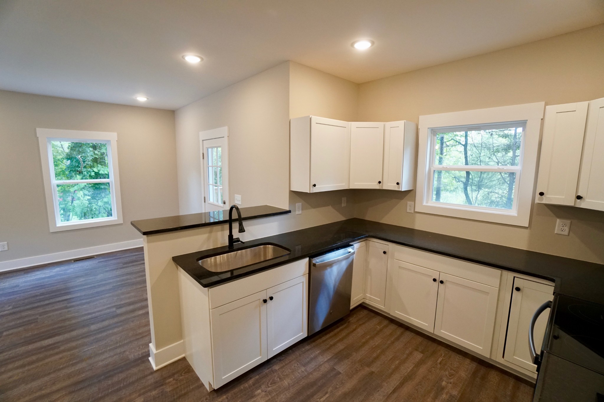 910 19th Avenue West Springfield, TN 37172 - Photo 6 of 13 Gallery Image 6