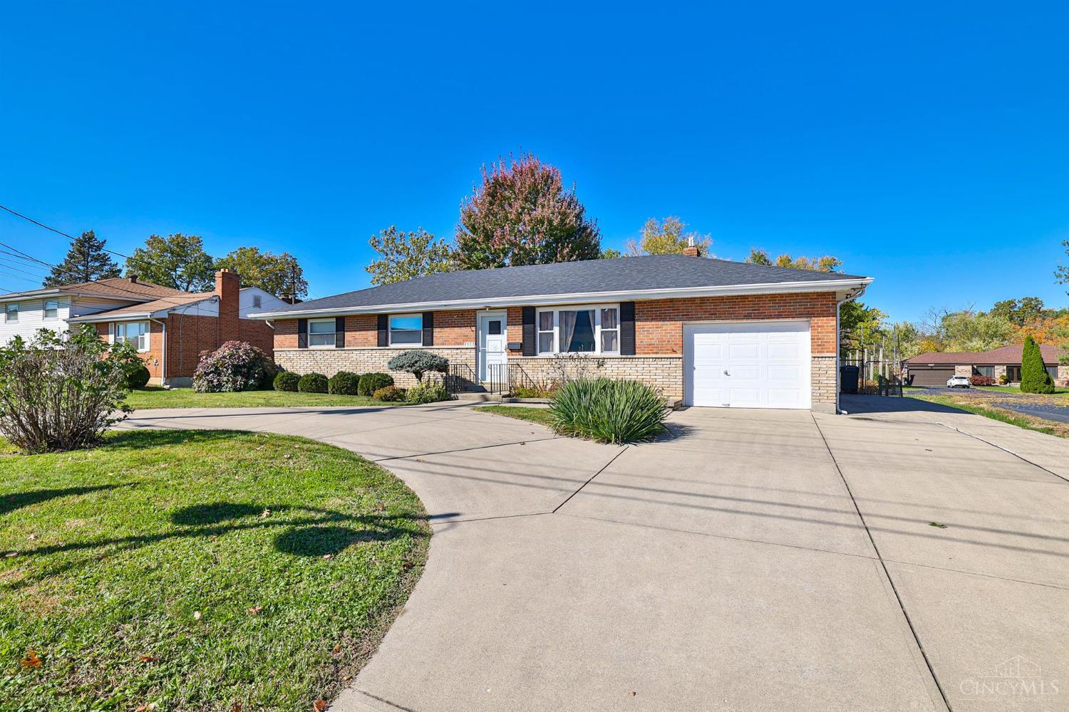 8877 Winton Road Cincinnati, OH 45231 - Photo 2 of 31
