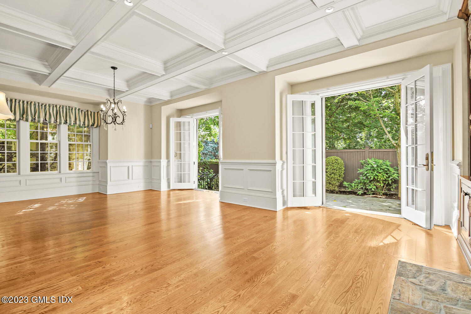 100 East Elm Street, Unit 1 Greenwich, CT 06830 - Photo 8 of 27 a view of an empty room with wooden floor and a window