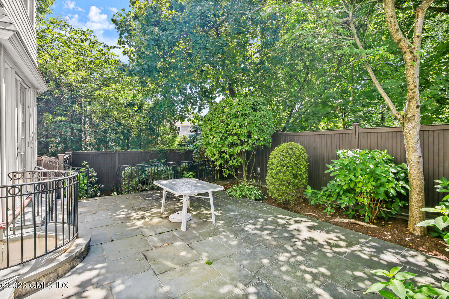 100 East Elm Street, Unit 1 Greenwich, CT 06830 - Photo 9 of 27 a view of a chairs and table in the backyard