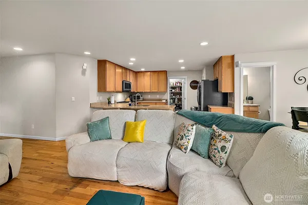 $1,099,950 | 6415 Silent Creek Avenue Southeast, Snoqualmie, WA 98065