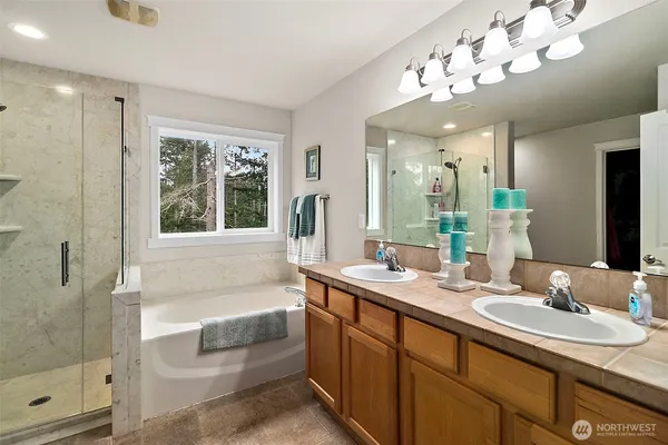 $1,099,950 | 6415 Silent Creek Avenue Southeast, Snoqualmie, WA 98065