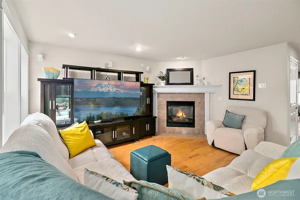 $1,099,950 | 6415 Silent Creek Avenue Southeast, Snoqualmie, WA 98065