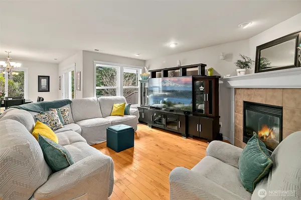 $1,099,950 | 6415 Silent Creek Avenue Southeast, Snoqualmie, WA 98065