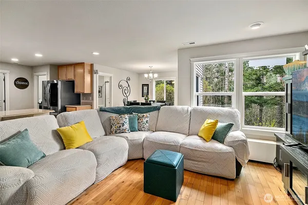 $1,099,950 | 6415 Silent Creek Avenue Southeast, Snoqualmie, WA 98065