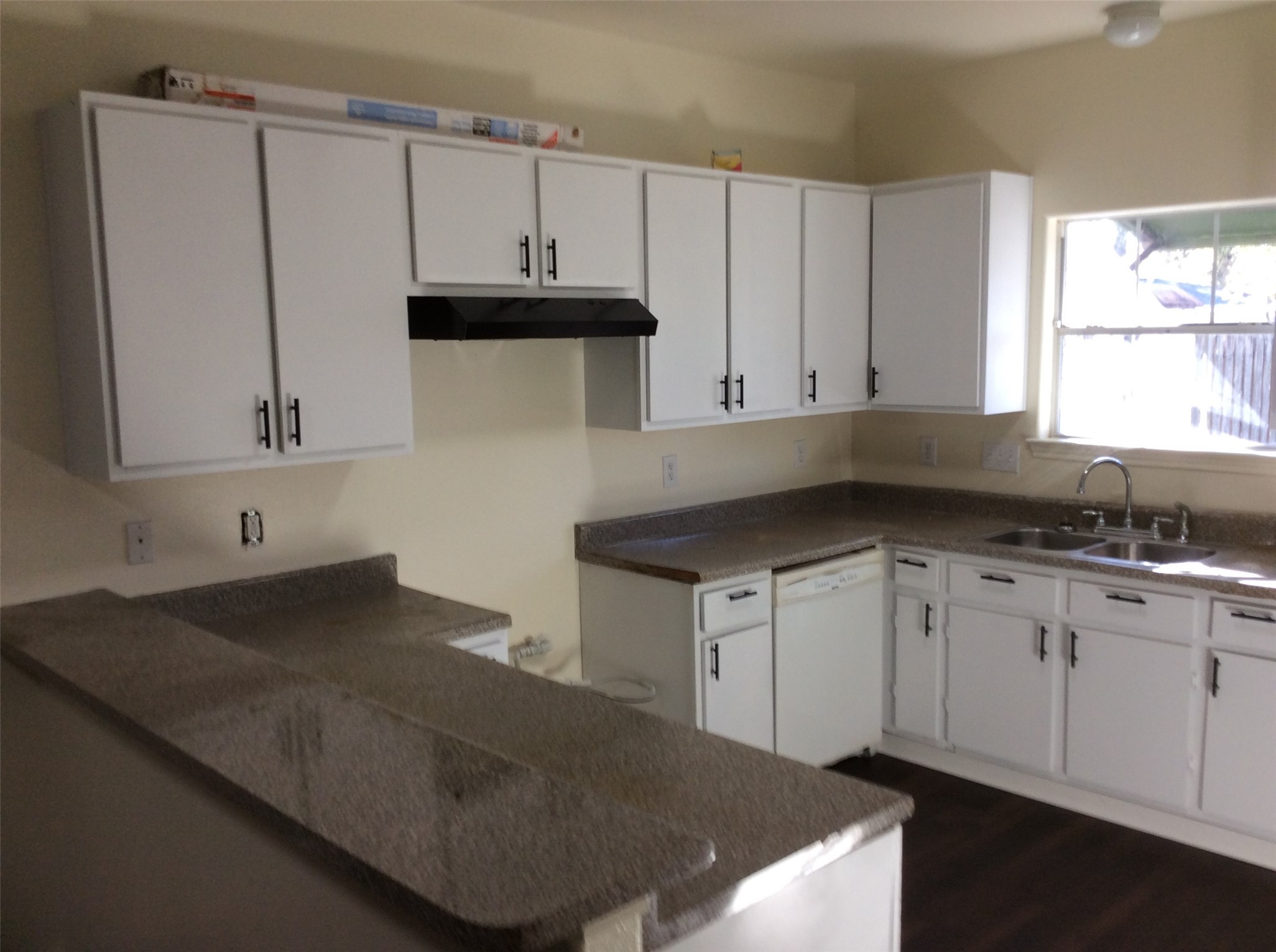 10441 Wicklowe Street Houston, TX 77016 - Photo 6 of 32 Kitchen Duplex B