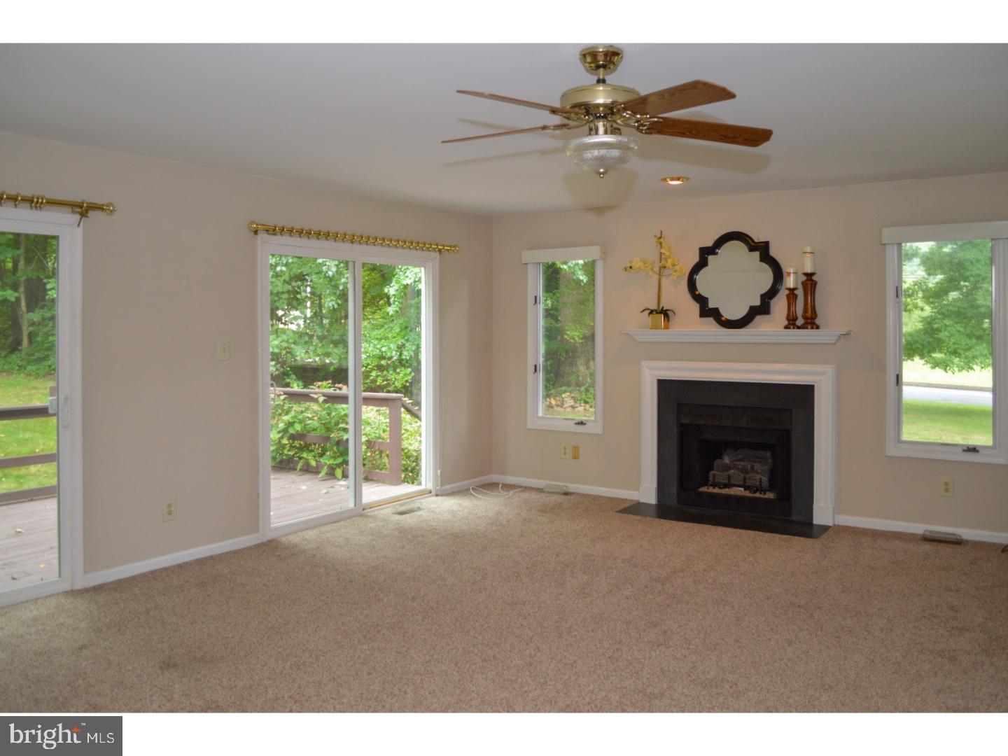 318 Fox Run Exton, PA 19341 - Photo 5 of 21 Living Room