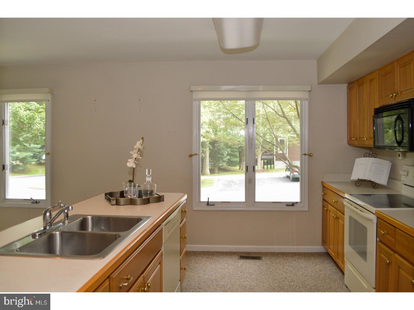 318 Fox Run Exton, PA 19341 - Photo 8 of 21 Kitchen