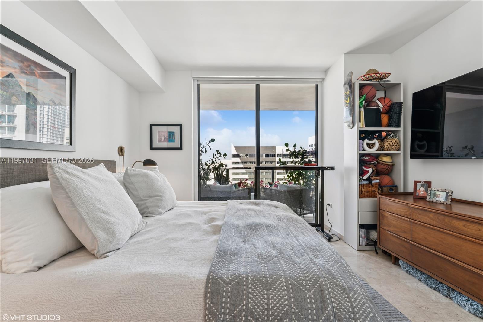 88 Southwest 7th Street, Unit 1804 Miami, FL 33130 - Photo 34 of 39 a large bedroom with a bed and flat screen tv