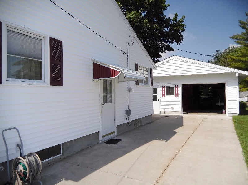 18 South Lincoln Street Bay City, MI 48708 - Photo 3 of 28