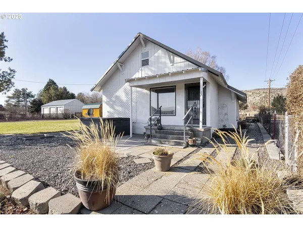 $374,900 | 2355 Northeast Market Street, Madras, OR 97741