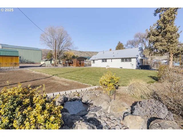a view of a yard and front view of a house