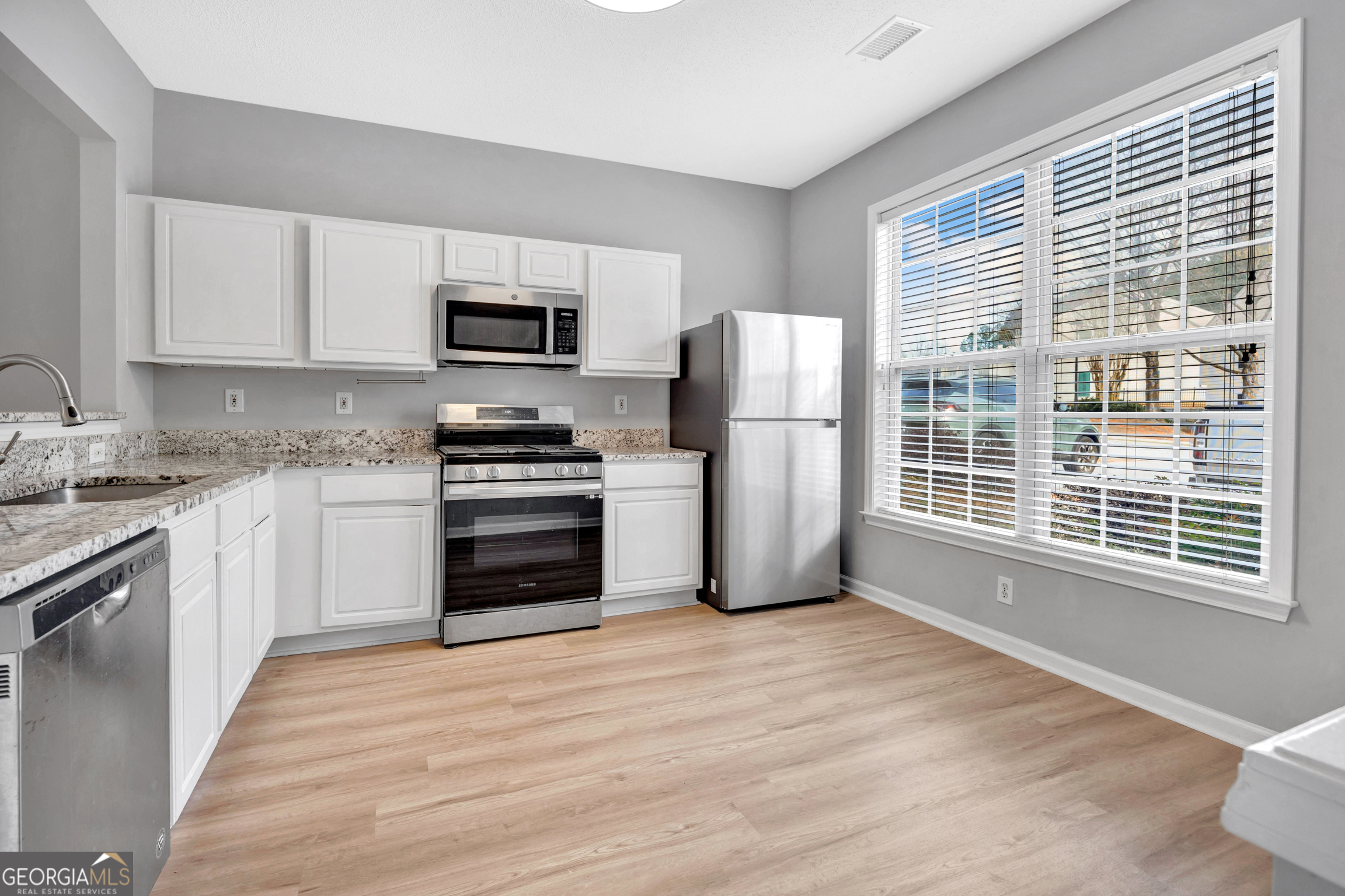 4147 Howell Park Road Duluth, GA 30096 - Photo 8 of 34