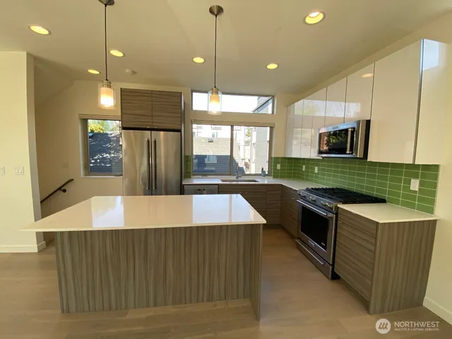 $4,600 | 811 Northwest 50th Street, Seattle, WA 98107